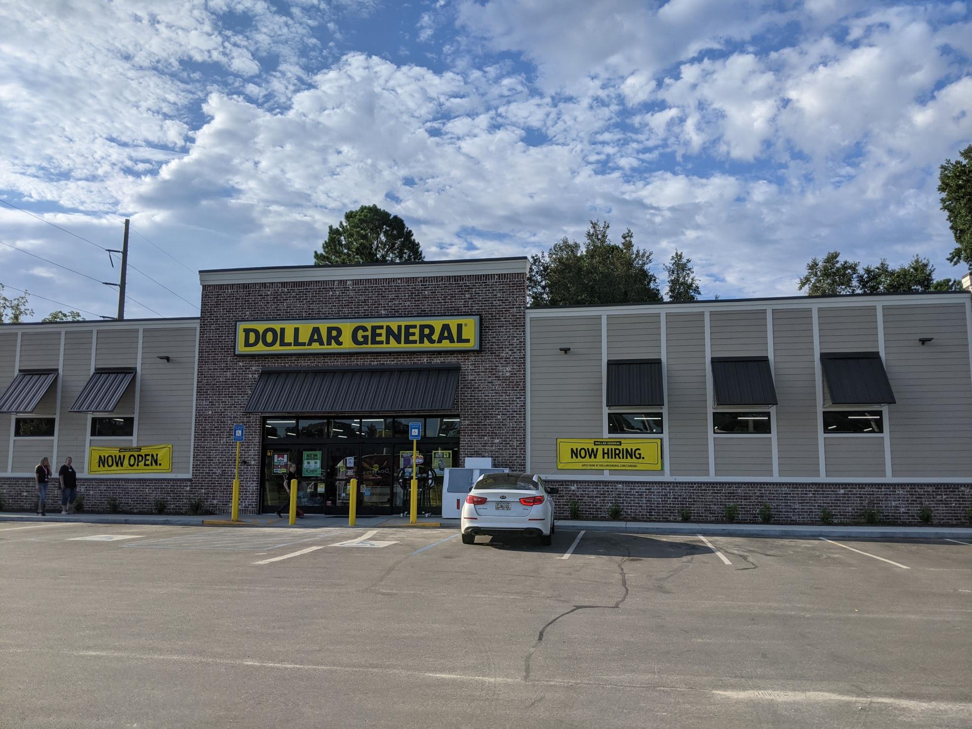 Front of Dollar General